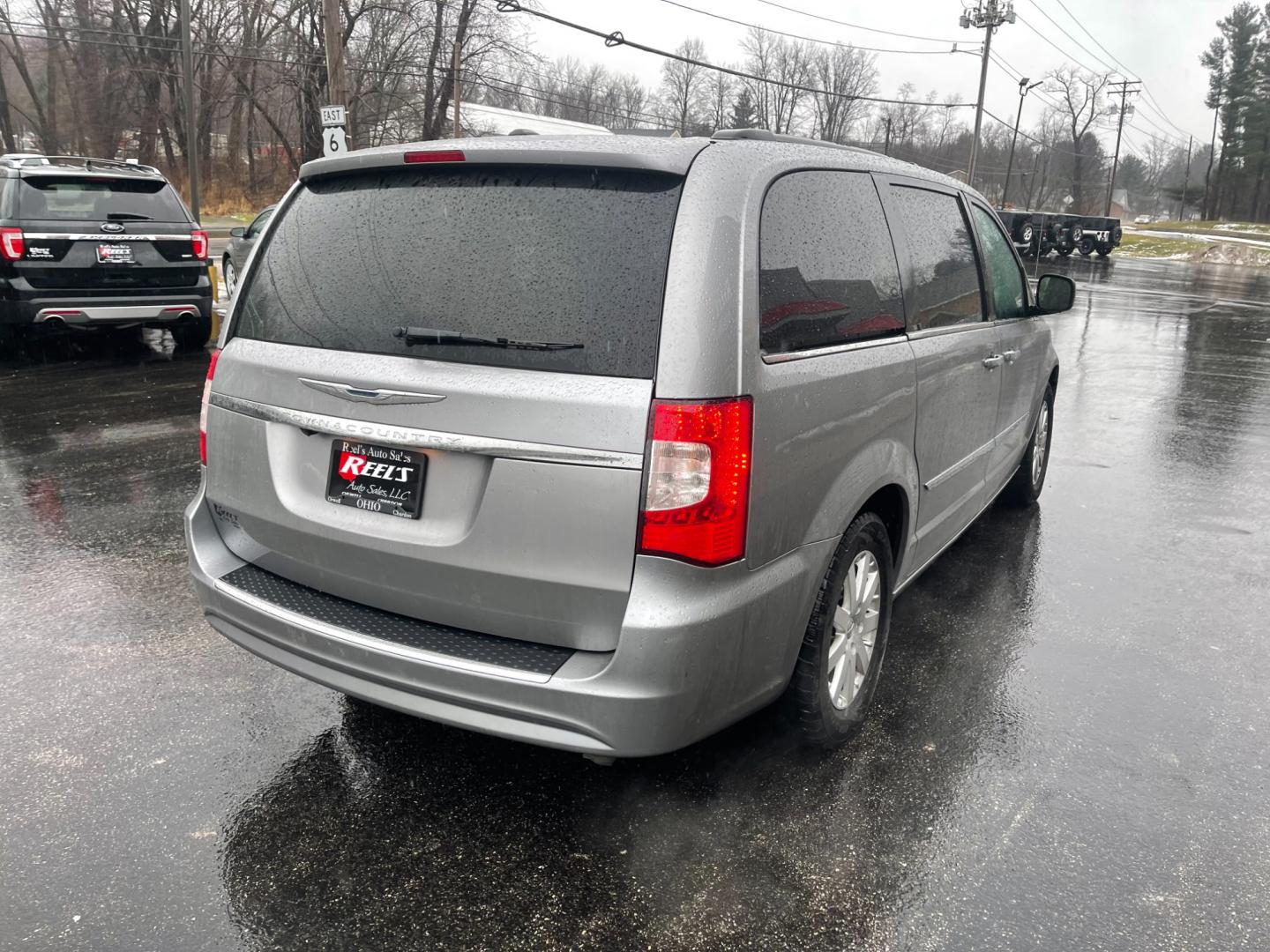 2016 Silver /Black Chrysler Town & Country Touring (2C4RC1BG4GR) with an 3.6L V6 DOHC 24V FFV engine, 6A transmission, located at 11115 Chardon Rd. , Chardon, OH, 44024, (440) 214-9705, 41.580246, -81.241943 - Photo#7